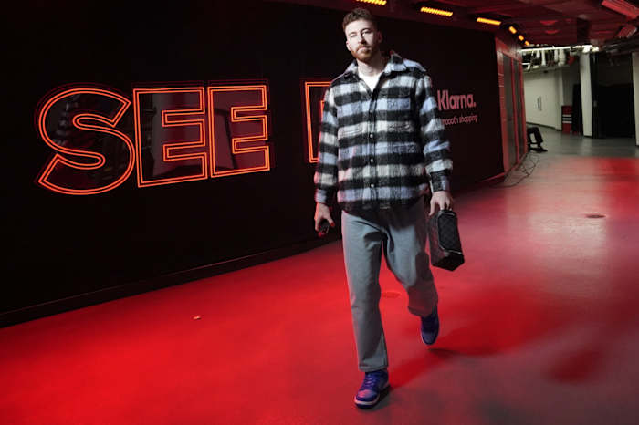 Chicago Bulls forward Onuralp Bitim (17) enters the building before the game against the Milwaukee Bucks at United Center.